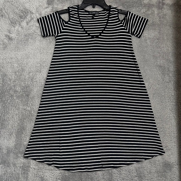 Derek Heart Dresses & Skirts - Derek Heart T-Shirt Dress Womens Small Black White Striped Cold Shoulder V-Neck